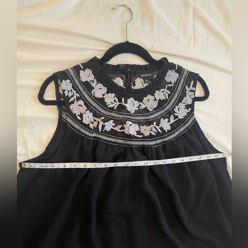 Torrid blouse with floral embroidery. Get your David Rose on! - Picture 4 of 6